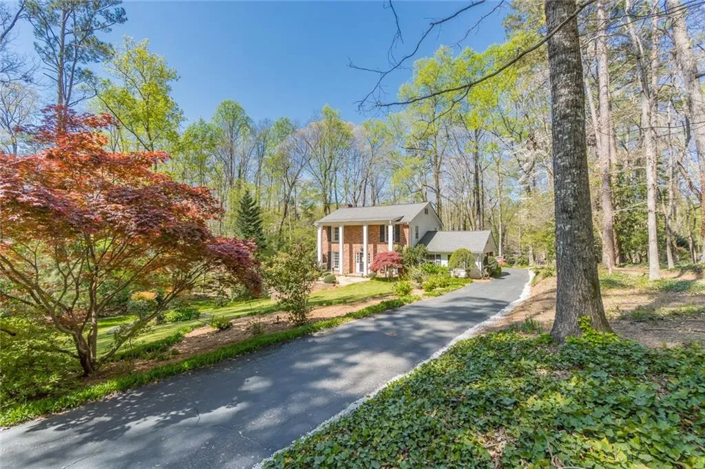 7220 Twin Branch Road, Atlanta, Georgia 30328, 4 Bedrooms Bedrooms, ,2 BathroomsBathrooms,Residential,Sold,7220 Twin Branch Road,6866817