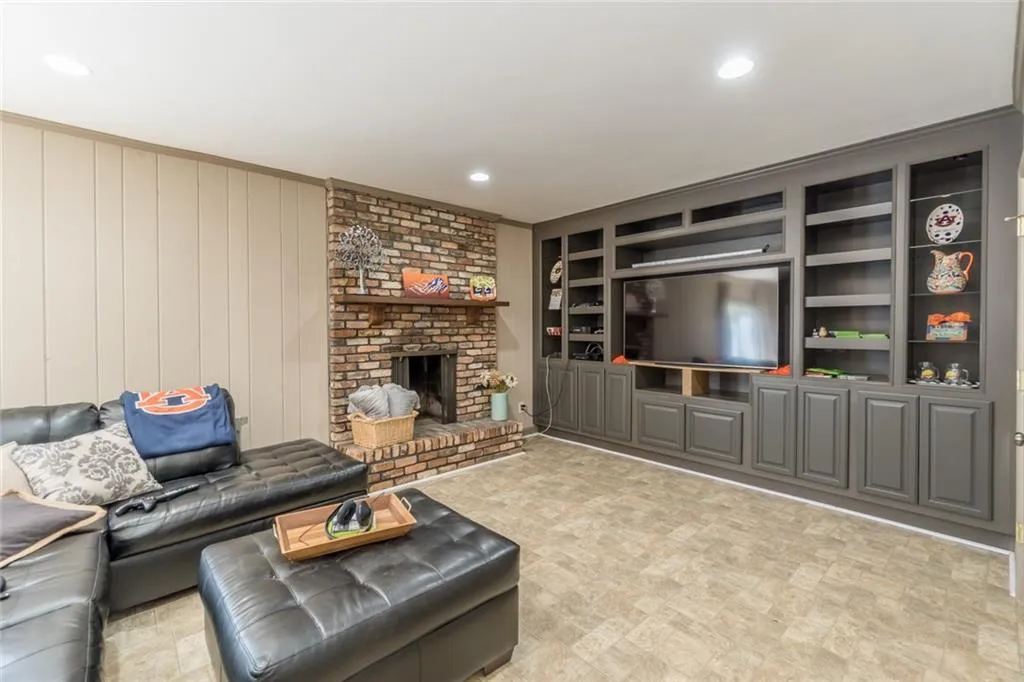 7220 Twin Branch Road, Atlanta, Georgia 30328, 4 Bedrooms Bedrooms, ,2 BathroomsBathrooms,Residential,Sold,7220 Twin Branch Road,6866817