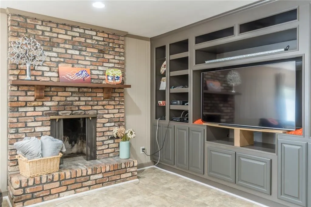 7220 Twin Branch Road, Atlanta, Georgia 30328, 4 Bedrooms Bedrooms, ,2 BathroomsBathrooms,Residential,Sold,7220 Twin Branch Road,6866817