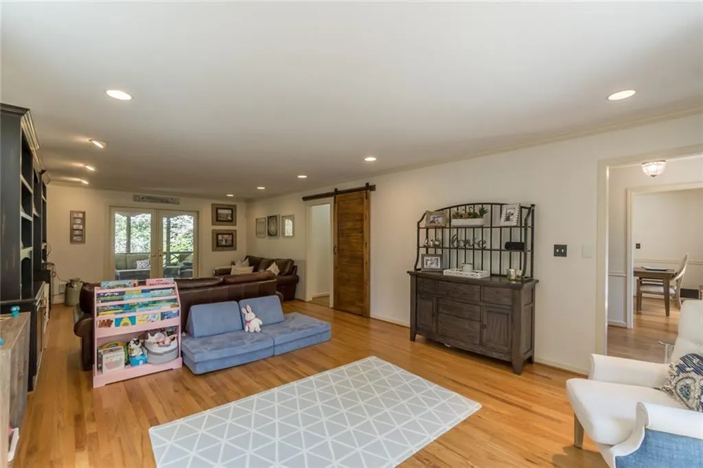 7220 Twin Branch Road, Atlanta, Georgia 30328, 4 Bedrooms Bedrooms, ,2 BathroomsBathrooms,Residential,Sold,7220 Twin Branch Road,6866817