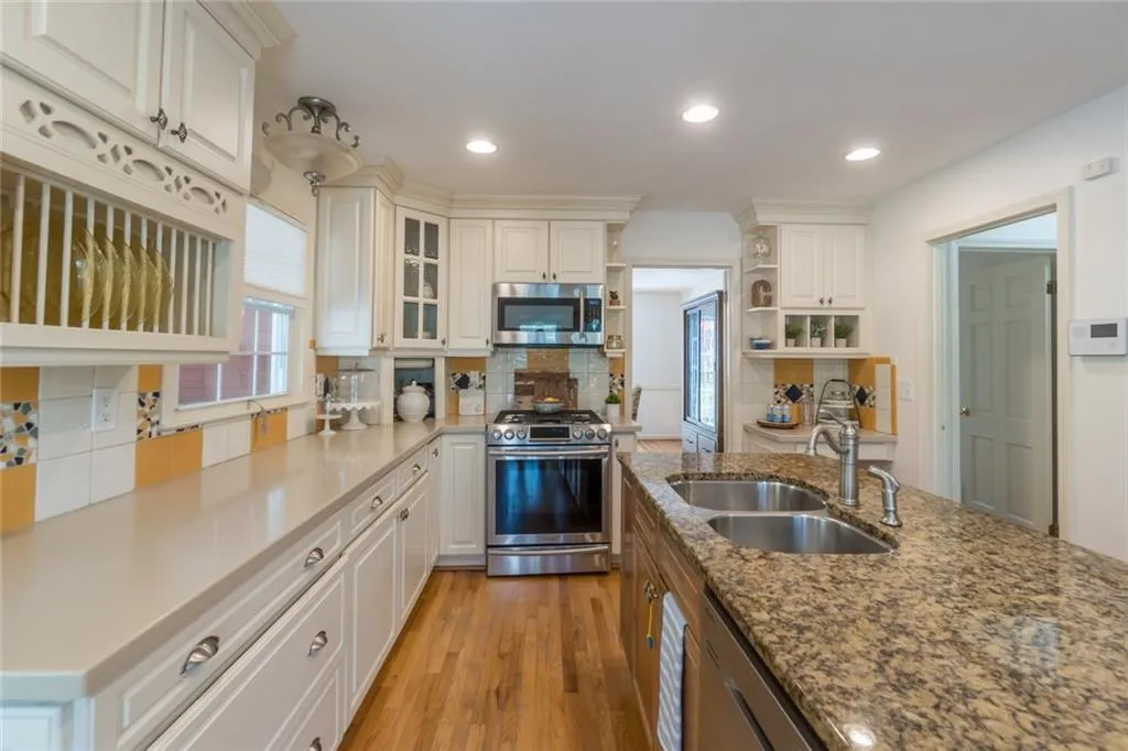 7220 Twin Branch Road, Atlanta, Georgia 30328, 4 Bedrooms Bedrooms, ,2 BathroomsBathrooms,Residential,Sold,7220 Twin Branch Road,6866817