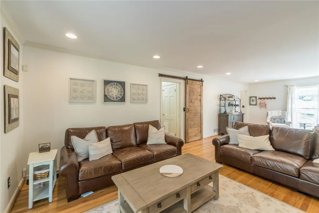 7220 Twin Branch Road, Atlanta, Georgia 30328, 4 Bedrooms Bedrooms, ,2 BathroomsBathrooms,Residential,Sold,7220 Twin Branch Road,6866817