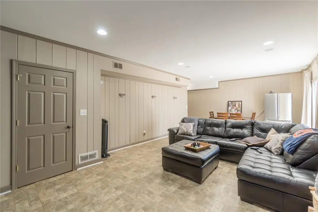 7220 Twin Branch Road, Atlanta, Georgia 30328, 4 Bedrooms Bedrooms, ,2 BathroomsBathrooms,Residential,Sold,7220 Twin Branch Road,6866817