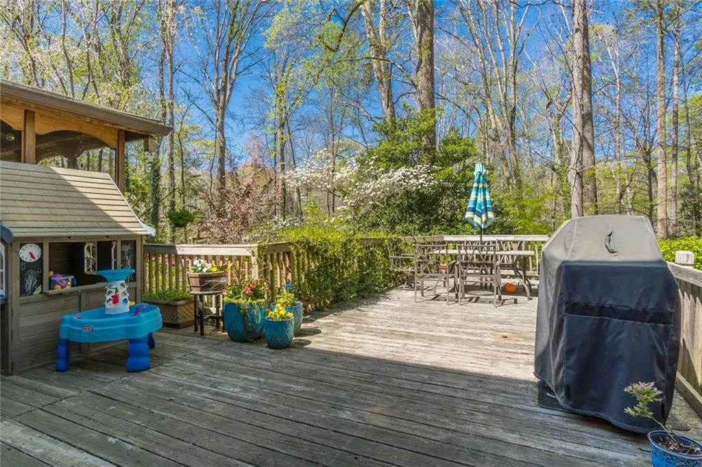 7220 Twin Branch Road, Atlanta, Georgia 30328, 4 Bedrooms Bedrooms, ,2 BathroomsBathrooms,Residential,Sold,7220 Twin Branch Road,6866817