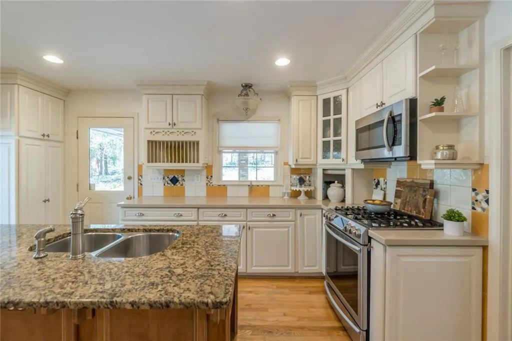 7220 Twin Branch Road, Atlanta, Georgia 30328, 4 Bedrooms Bedrooms, ,2 BathroomsBathrooms,Residential,Sold,7220 Twin Branch Road,6866817