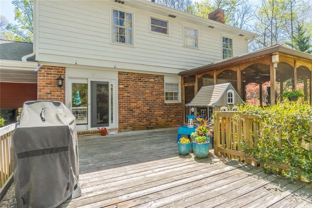 7220 Twin Branch Road, Atlanta, Georgia 30328, 4 Bedrooms Bedrooms, ,2 BathroomsBathrooms,Residential,Sold,7220 Twin Branch Road,6866817