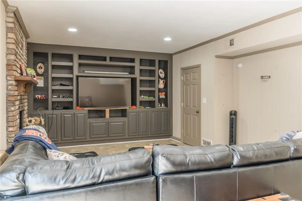 7220 Twin Branch Road, Atlanta, Georgia 30328, 4 Bedrooms Bedrooms, ,2 BathroomsBathrooms,Residential,Sold,7220 Twin Branch Road,6866817