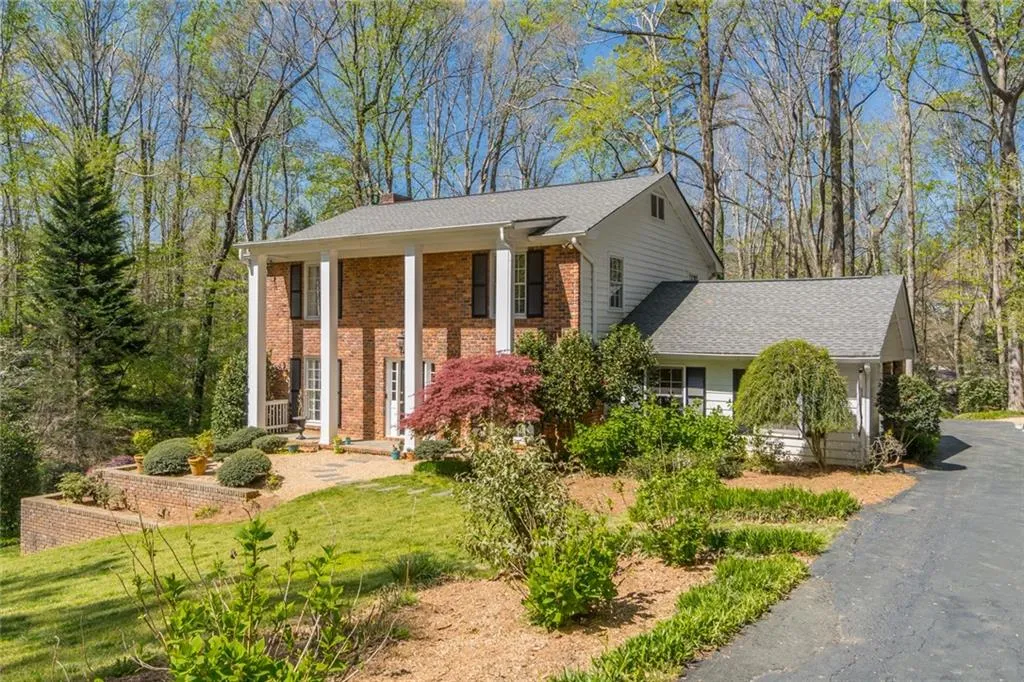 7220 Twin Branch Road, Atlanta, Georgia 30328, 4 Bedrooms Bedrooms, ,2 BathroomsBathrooms,Residential,Sold,7220 Twin Branch Road,6866817