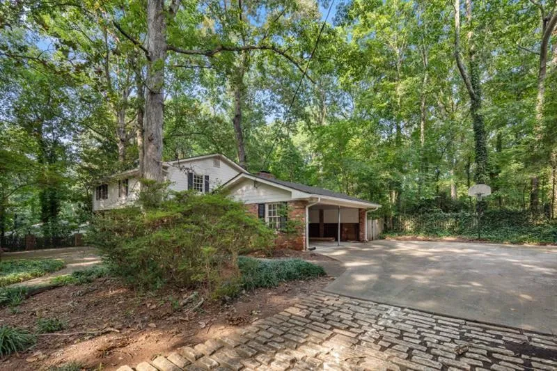 7165 Brandon Mill Road, Sandy Springs, Georgia 30328, 5 Bedrooms Bedrooms, ,3 BathroomsBathrooms,Residential,Sold,7165 Brandon Mill Road,6935815