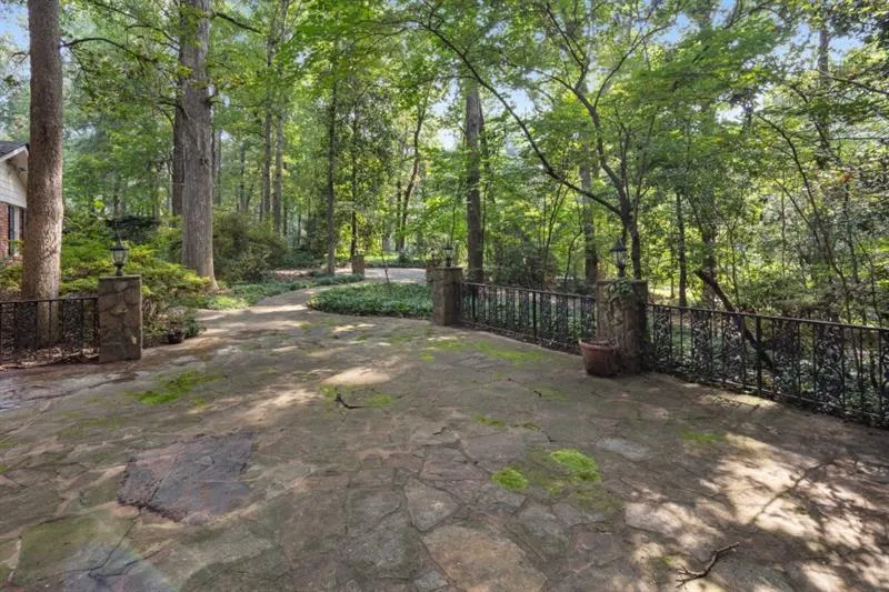 7165 Brandon Mill Road, Sandy Springs, Georgia 30328, 5 Bedrooms Bedrooms, ,3 BathroomsBathrooms,Residential,Sold,7165 Brandon Mill Road,6935815