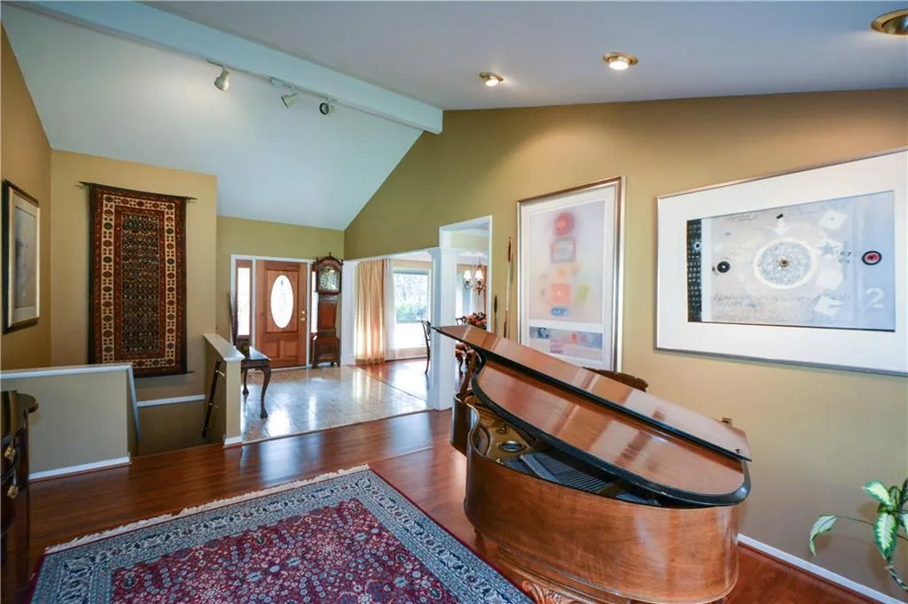 645 River Valley Road, Sandy Springs, Georgia 30328, 4 Bedrooms Bedrooms, ,3 BathroomsBathrooms,Residential,Sold,645 River Valley Road,6651392