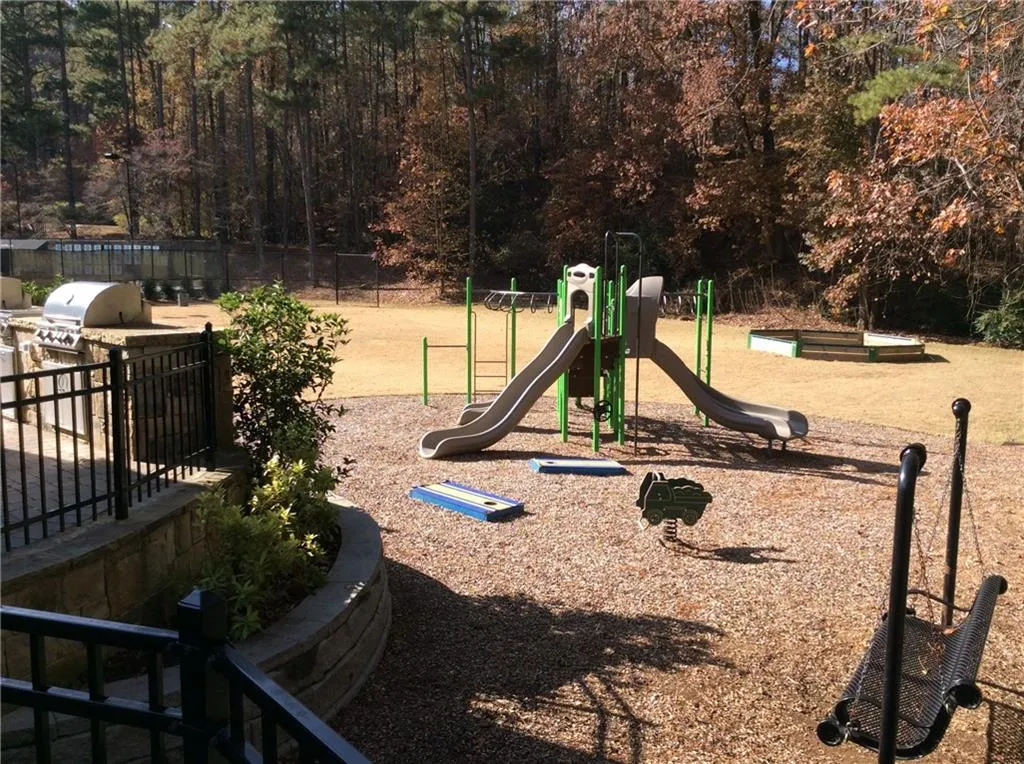 645 River Valley Road, Sandy Springs, Georgia 30328, 4 Bedrooms Bedrooms, ,3 BathroomsBathrooms,Residential,Sold,645 River Valley Road,6651392