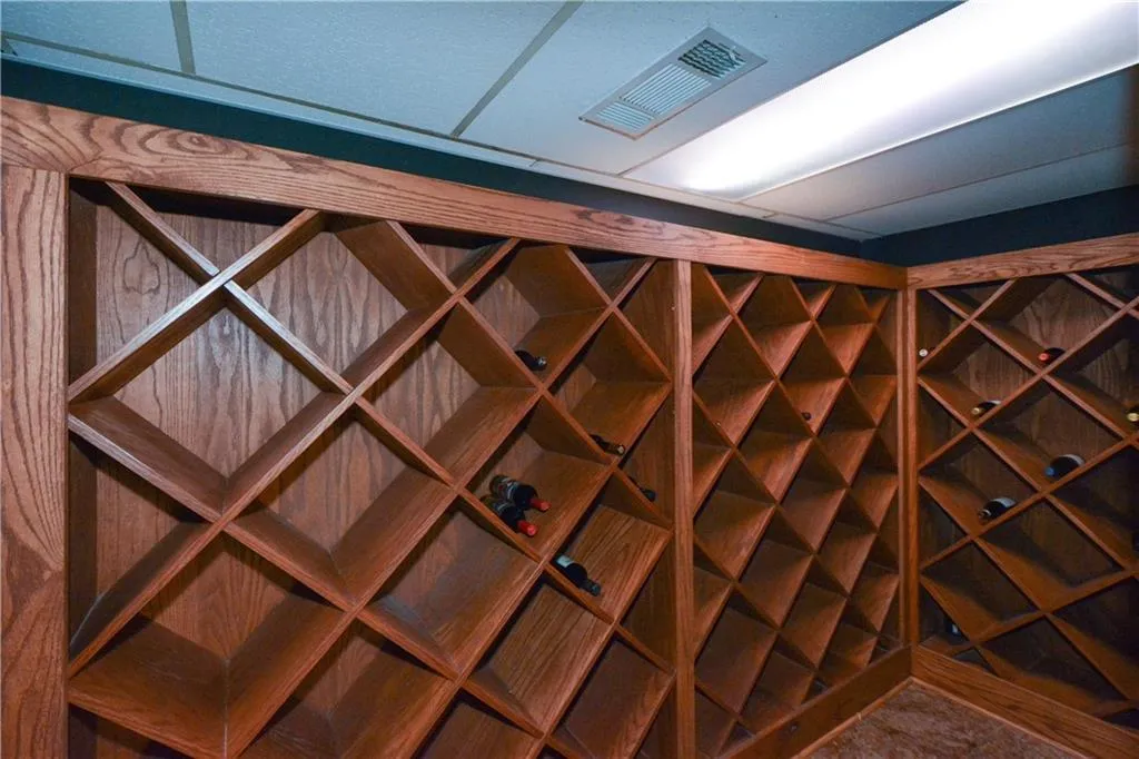 645 River Valley Road, Sandy Springs, Georgia 30328, 4 Bedrooms Bedrooms, ,3 BathroomsBathrooms,Residential,Sold,645 River Valley Road,6651392