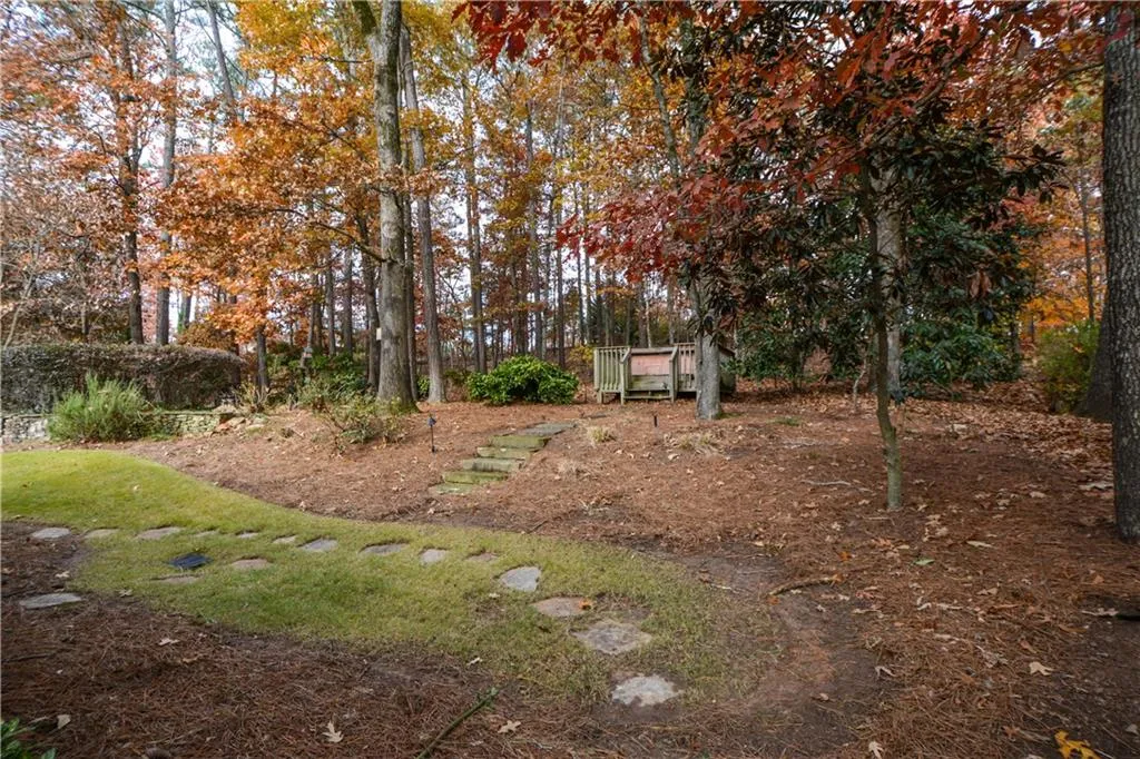 645 River Valley Road, Sandy Springs, Georgia 30328, 4 Bedrooms Bedrooms, ,3 BathroomsBathrooms,Residential,Sold,645 River Valley Road,6651392