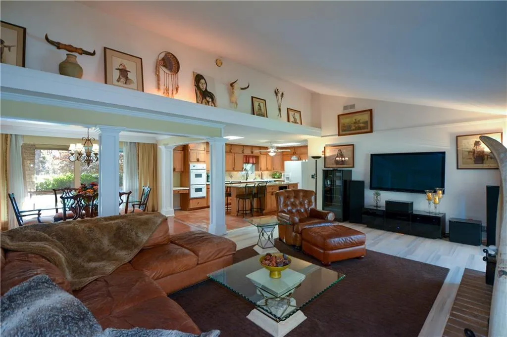 645 River Valley Road, Sandy Springs, Georgia 30328, 4 Bedrooms Bedrooms, ,3 BathroomsBathrooms,Residential,Sold,645 River Valley Road,6651392