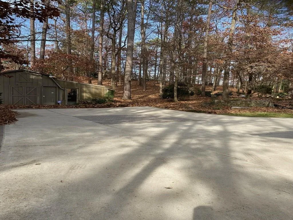 645 River Valley Road, Sandy Springs, Georgia 30328, 4 Bedrooms Bedrooms, ,3 BathroomsBathrooms,Residential,Sold,645 River Valley Road,6651392