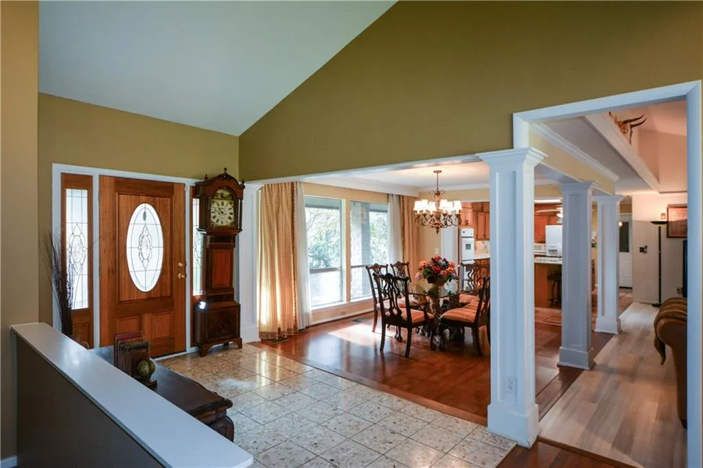 645 River Valley Road, Sandy Springs, Georgia 30328, 4 Bedrooms Bedrooms, ,3 BathroomsBathrooms,Residential,Sold,645 River Valley Road,6651392