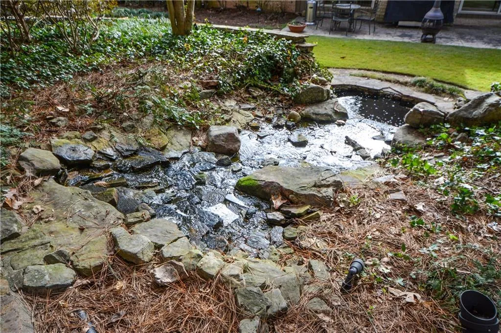 645 River Valley Road, Sandy Springs, Georgia 30328, 4 Bedrooms Bedrooms, ,3 BathroomsBathrooms,Residential,Sold,645 River Valley Road,6651392