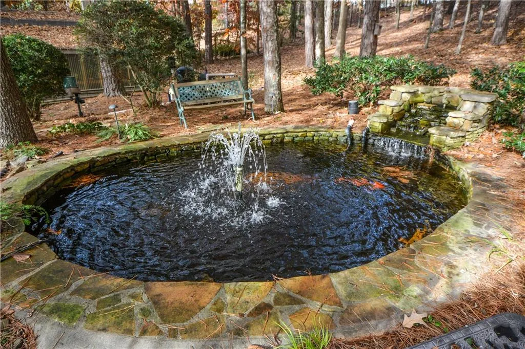 645 River Valley Road, Sandy Springs, Georgia 30328, 4 Bedrooms Bedrooms, ,3 BathroomsBathrooms,Residential,Sold,645 River Valley Road,6651392