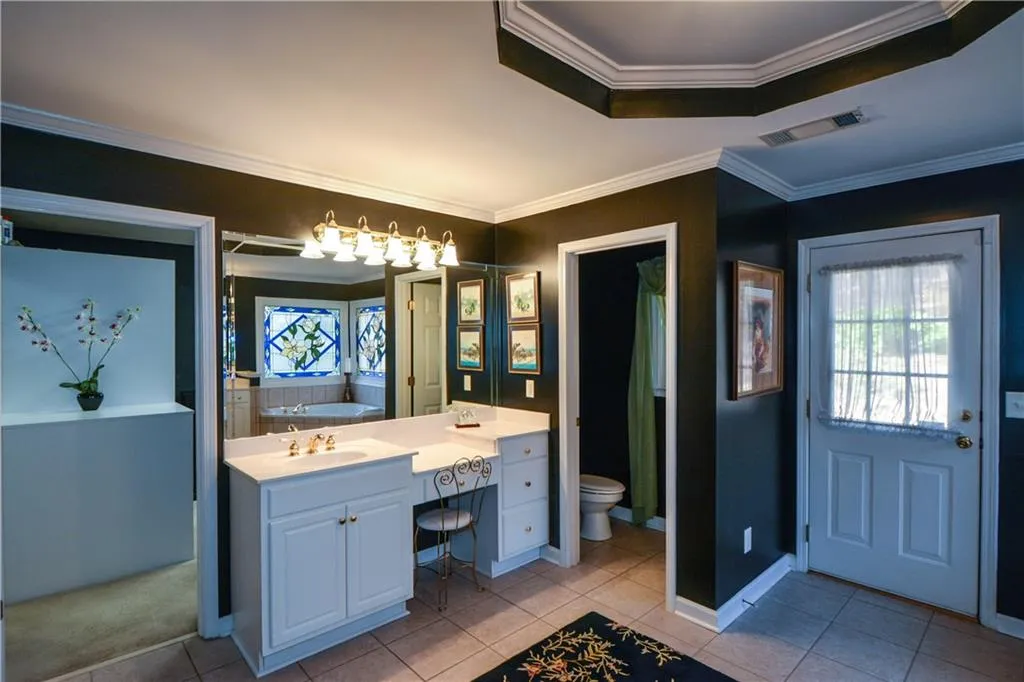 645 River Valley Road, Sandy Springs, Georgia 30328, 4 Bedrooms Bedrooms, ,3 BathroomsBathrooms,Residential,Sold,645 River Valley Road,6651392