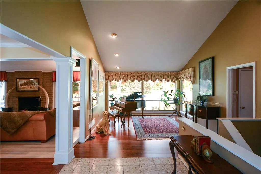 645 River Valley Road, Sandy Springs, Georgia 30328, 4 Bedrooms Bedrooms, ,3 BathroomsBathrooms,Residential,Sold,645 River Valley Road,6651392