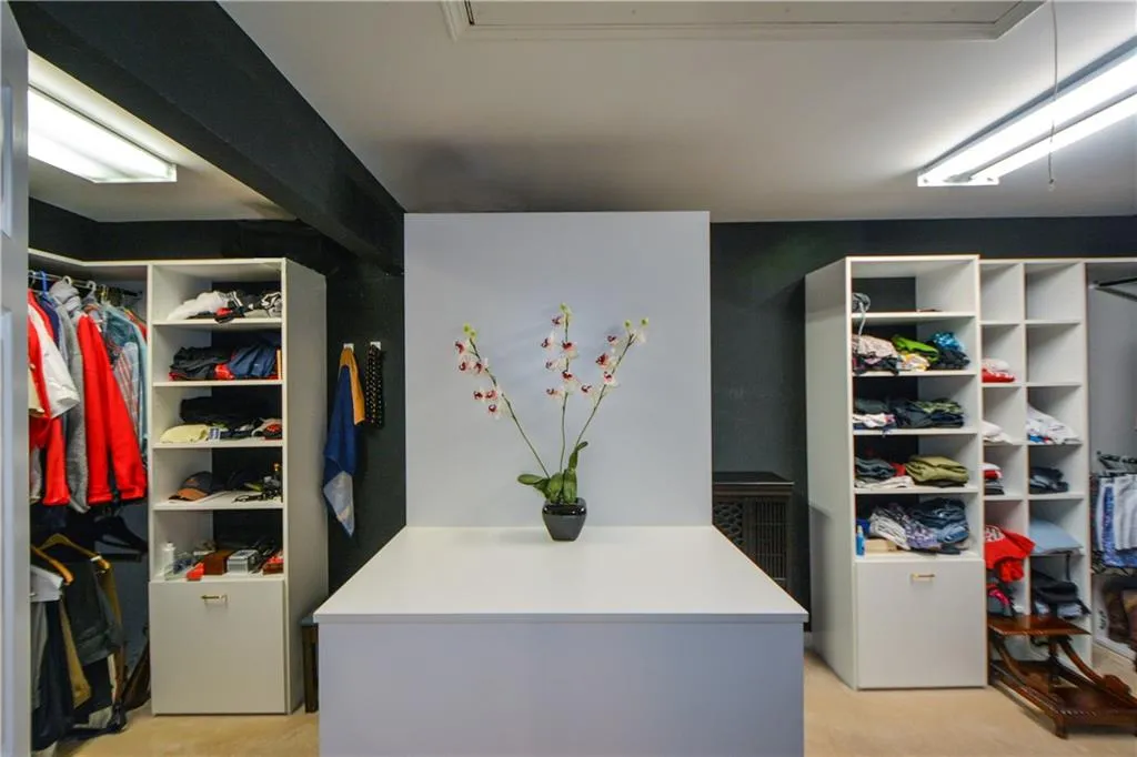 645 River Valley Road, Sandy Springs, Georgia 30328, 4 Bedrooms Bedrooms, ,3 BathroomsBathrooms,Residential,Sold,645 River Valley Road,6651392