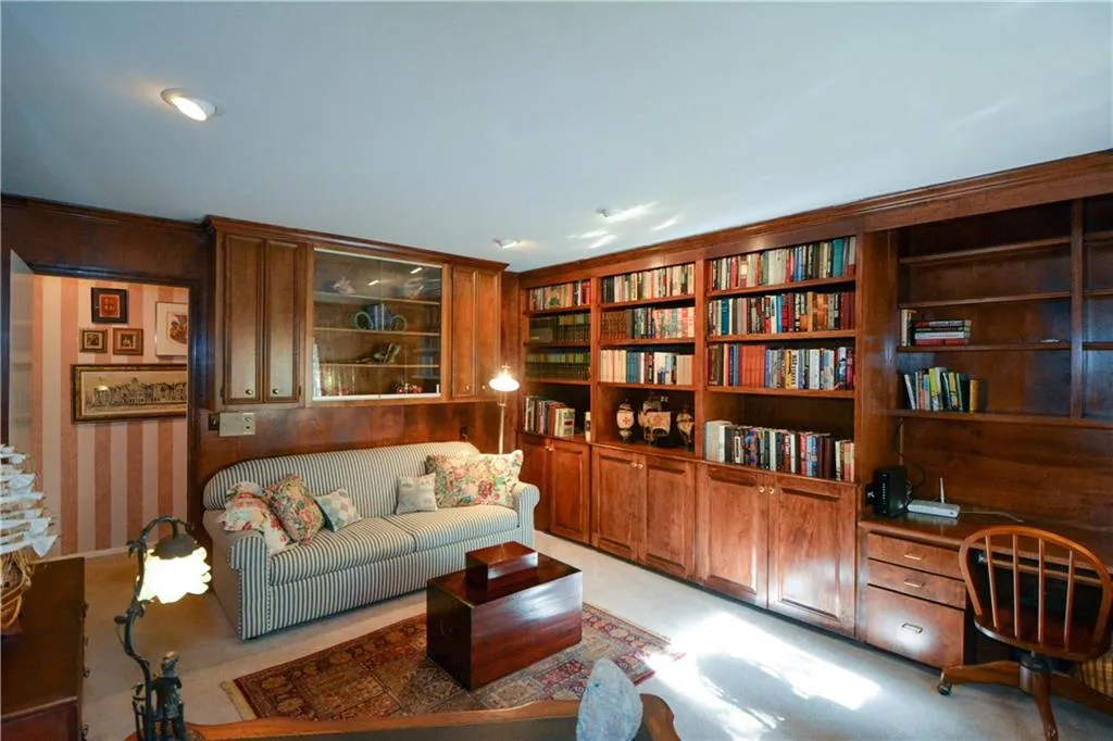 645 River Valley Road, Sandy Springs, Georgia 30328, 4 Bedrooms Bedrooms, ,3 BathroomsBathrooms,Residential,Sold,645 River Valley Road,6651392