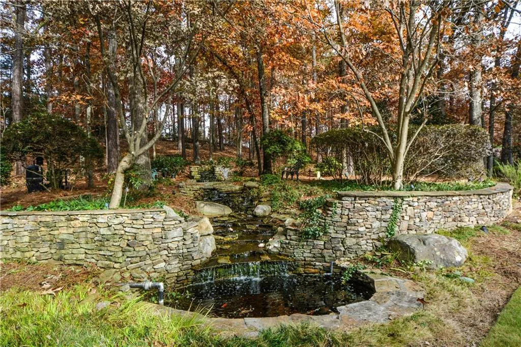 645 River Valley Road, Sandy Springs, Georgia 30328, 4 Bedrooms Bedrooms, ,3 BathroomsBathrooms,Residential,Sold,645 River Valley Road,6651392