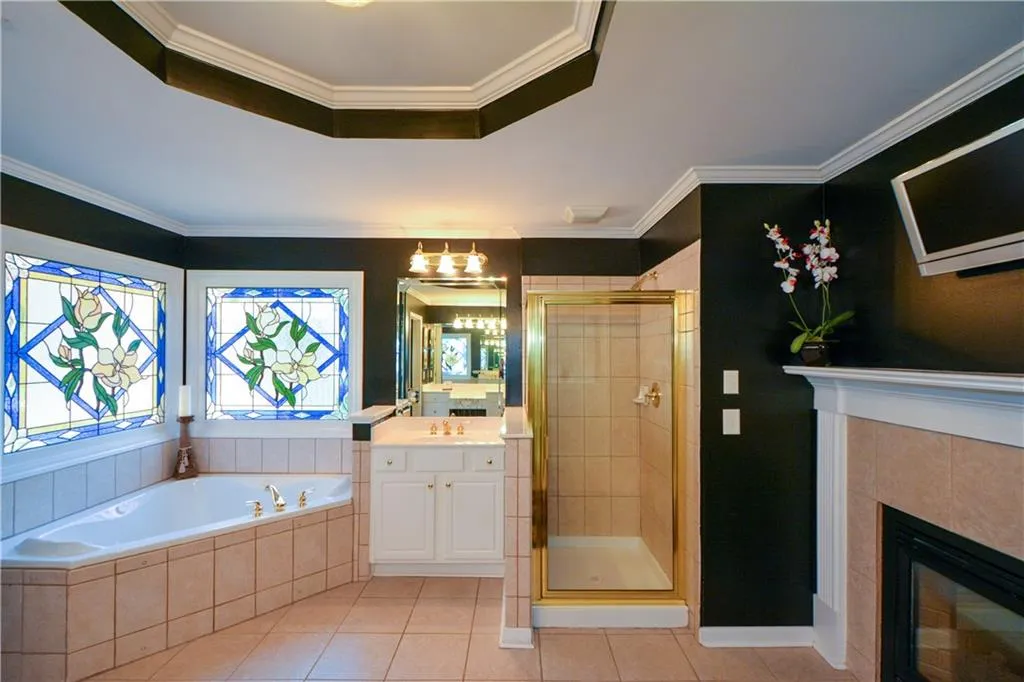 645 River Valley Road, Sandy Springs, Georgia 30328, 4 Bedrooms Bedrooms, ,3 BathroomsBathrooms,Residential,Sold,645 River Valley Road,6651392