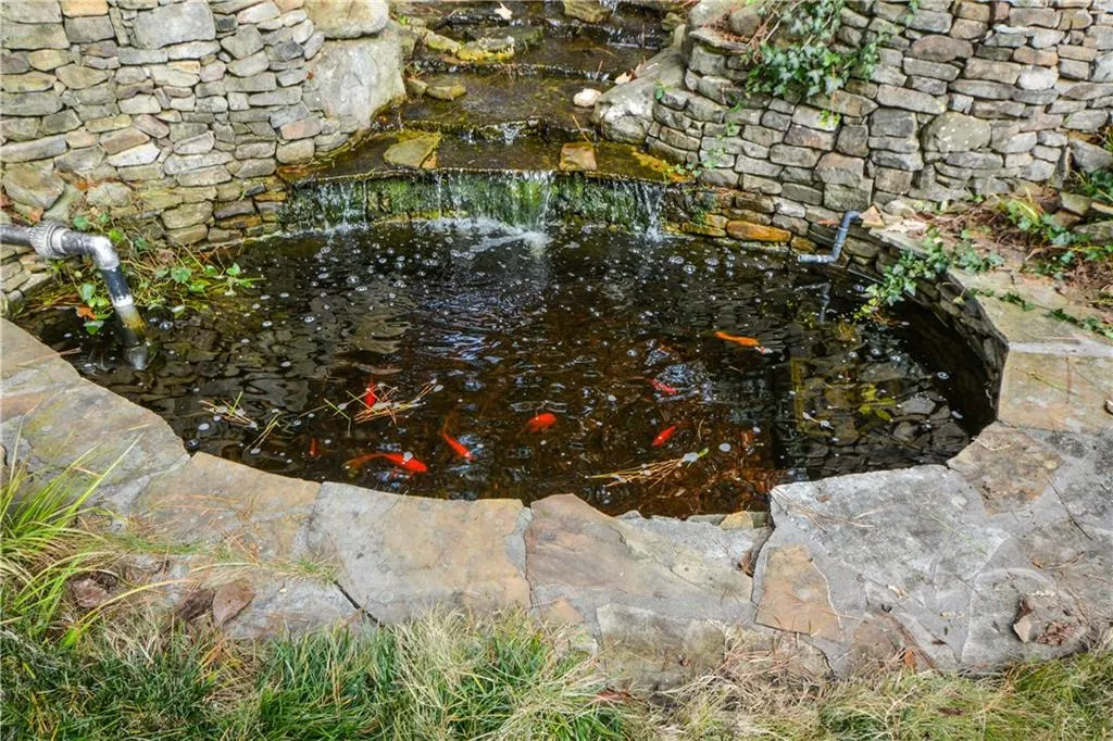 645 River Valley Road, Sandy Springs, Georgia 30328, 4 Bedrooms Bedrooms, ,3 BathroomsBathrooms,Residential,Sold,645 River Valley Road,6651392