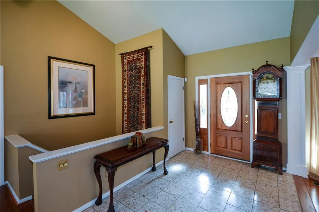 645 River Valley Road, Sandy Springs, Georgia 30328, 4 Bedrooms Bedrooms, ,3 BathroomsBathrooms,Residential,Sold,645 River Valley Road,6651392