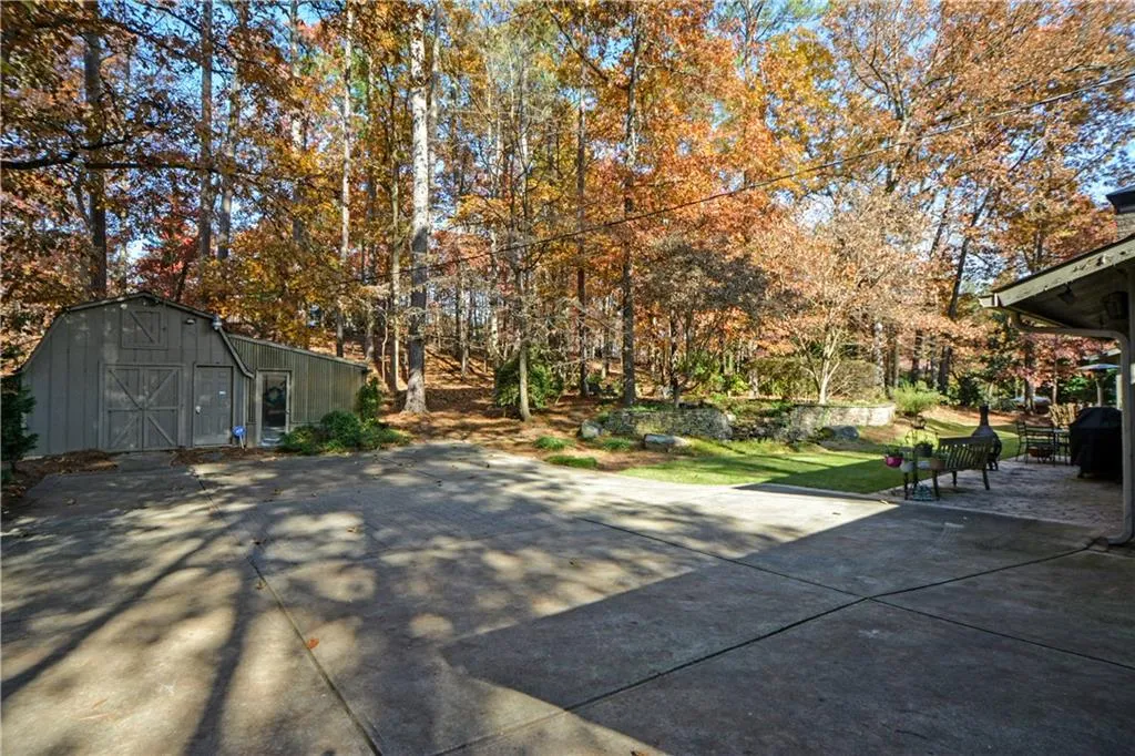 645 River Valley Road, Sandy Springs, Georgia 30328, 4 Bedrooms Bedrooms, ,3 BathroomsBathrooms,Residential,Sold,645 River Valley Road,6651392