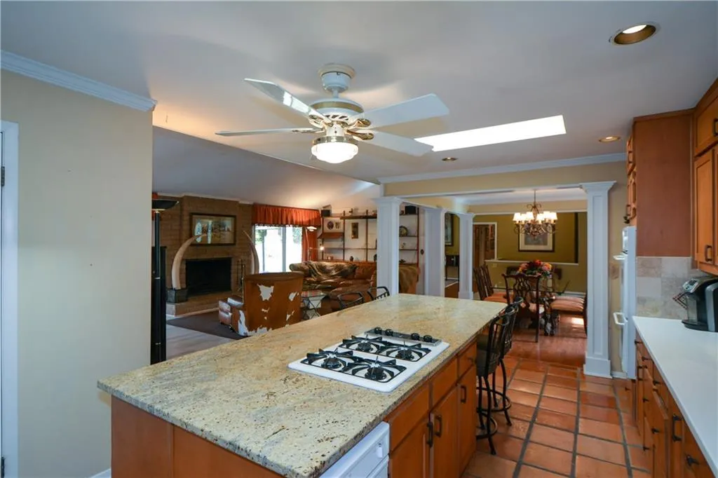 645 River Valley Road, Sandy Springs, Georgia 30328, 4 Bedrooms Bedrooms, ,3 BathroomsBathrooms,Residential,Sold,645 River Valley Road,6651392