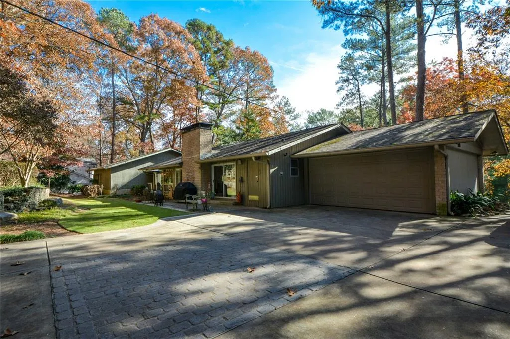 645 River Valley Road, Sandy Springs, Georgia 30328, 4 Bedrooms Bedrooms, ,3 BathroomsBathrooms,Residential,Sold,645 River Valley Road,6651392