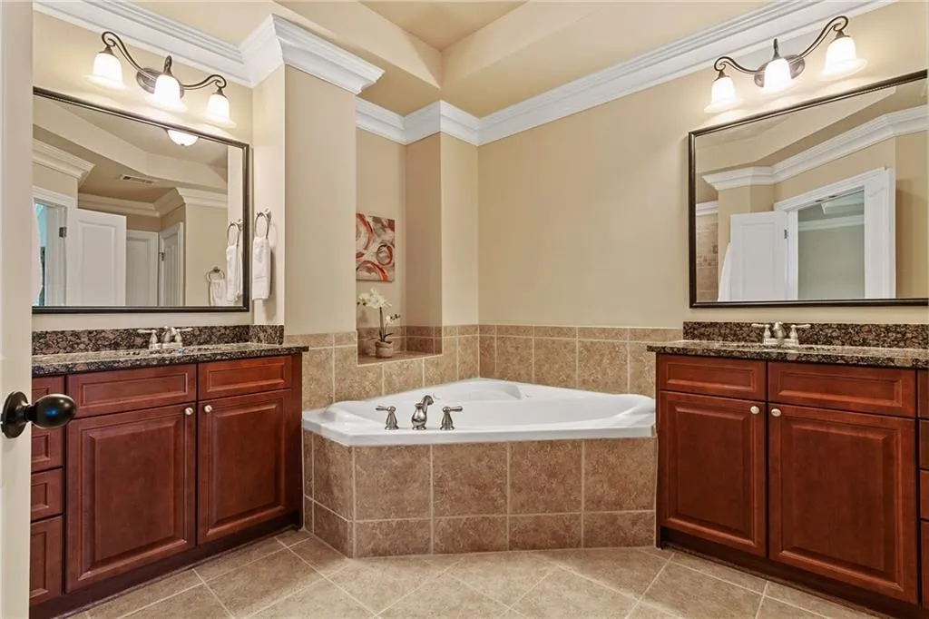 137 Alderwood Hill Unit 109, Sandy Springs, Georgia 30328, 4 Bedrooms Bedrooms, ,4 BathroomsBathrooms,Residential,Sold,137 Alderwood Hill Unit 109,6539280
