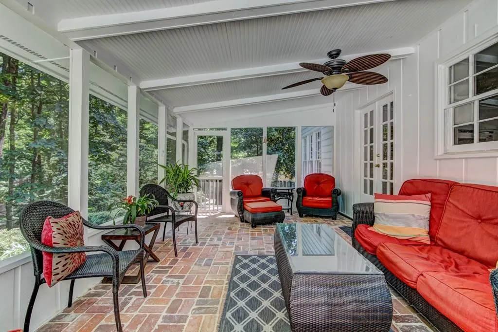 345 Westerhall Court, Sandy Springs, Georgia 30328, 4 Bedrooms Bedrooms, ,3 BathroomsBathrooms,Residential,Sold,345 Westerhall Court,6052130