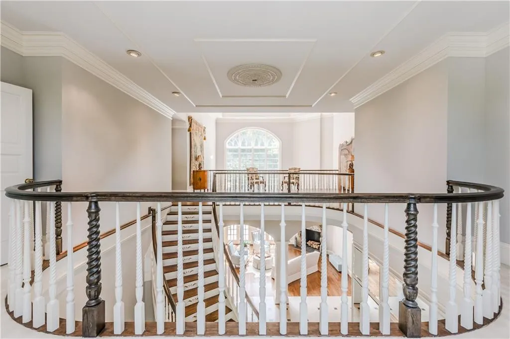 105 E Chambord Drive Nw, Sandy Springs, Georgia 30327, 6 Bedrooms Bedrooms, ,6 BathroomsBathrooms,Residential,Sold,105 E Chambord Drive Nw,6005397