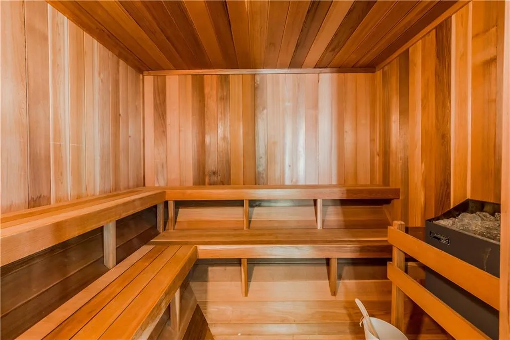 105 E Chambord Drive Nw, Sandy Springs, Georgia 30327, 6 Bedrooms Bedrooms, ,6 BathroomsBathrooms,Residential,Sold,105 E Chambord Drive Nw,6005397