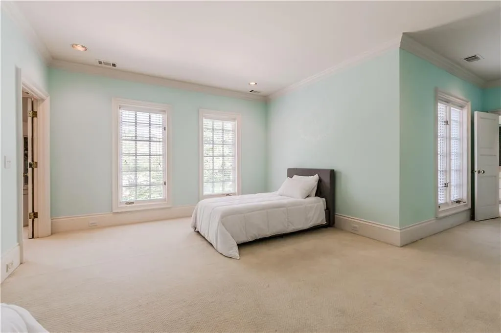 105 E Chambord Drive Nw, Sandy Springs, Georgia 30327, 6 Bedrooms Bedrooms, ,6 BathroomsBathrooms,Residential,Sold,105 E Chambord Drive Nw,6005397