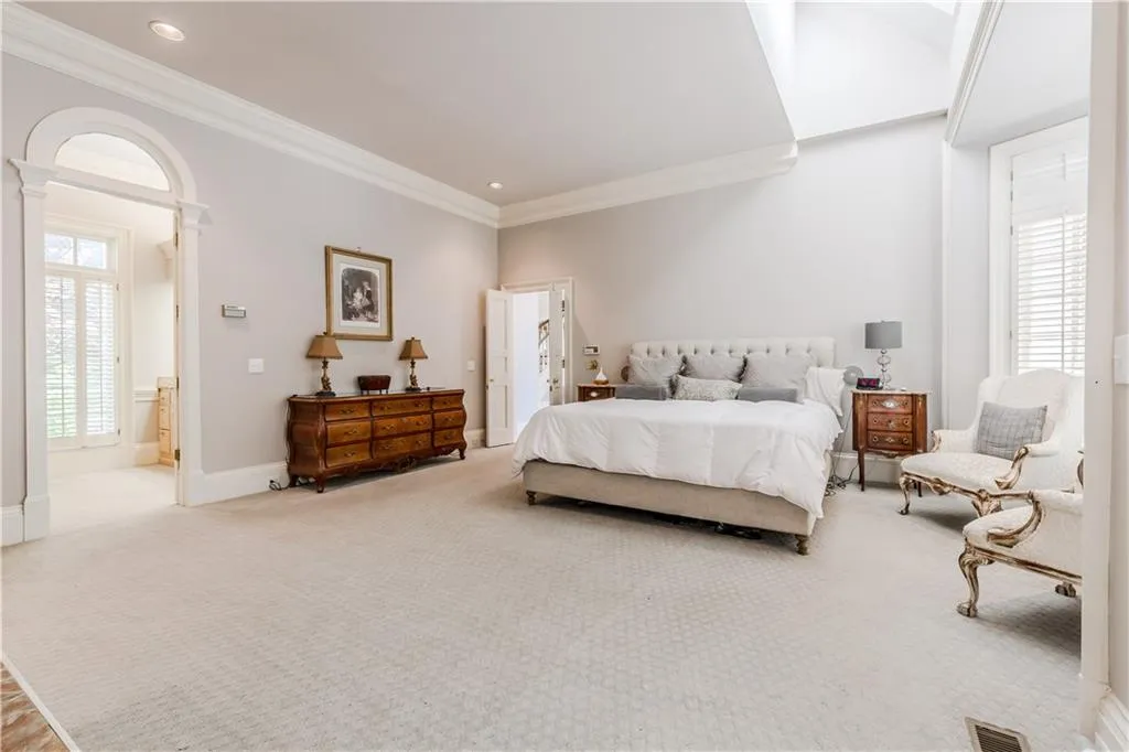 105 E Chambord Drive Nw, Sandy Springs, Georgia 30327, 6 Bedrooms Bedrooms, ,6 BathroomsBathrooms,Residential,Sold,105 E Chambord Drive Nw,6005397