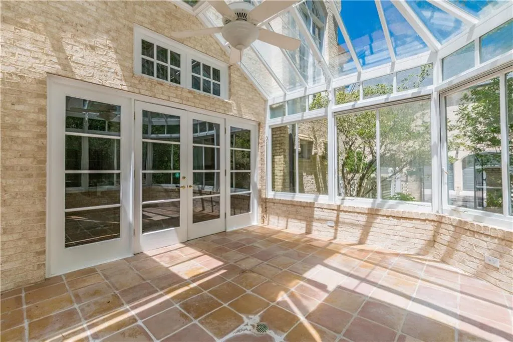 105 E Chambord Drive Nw, Sandy Springs, Georgia 30327, 6 Bedrooms Bedrooms, ,6 BathroomsBathrooms,Residential,Sold,105 E Chambord Drive Nw,6005397