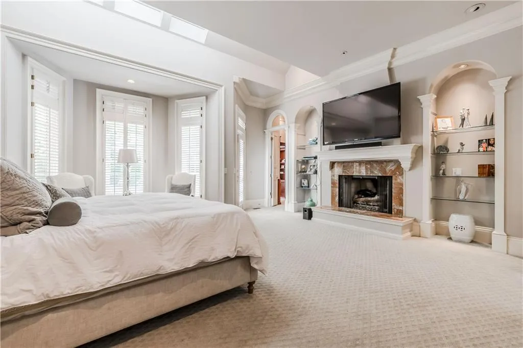 105 E Chambord Drive Nw, Sandy Springs, Georgia 30327, 6 Bedrooms Bedrooms, ,6 BathroomsBathrooms,Residential,Sold,105 E Chambord Drive Nw,6005397