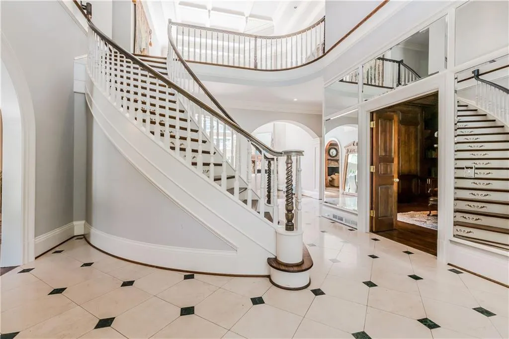 105 E Chambord Drive Nw, Sandy Springs, Georgia 30327, 6 Bedrooms Bedrooms, ,6 BathroomsBathrooms,Residential,Sold,105 E Chambord Drive Nw,6005397