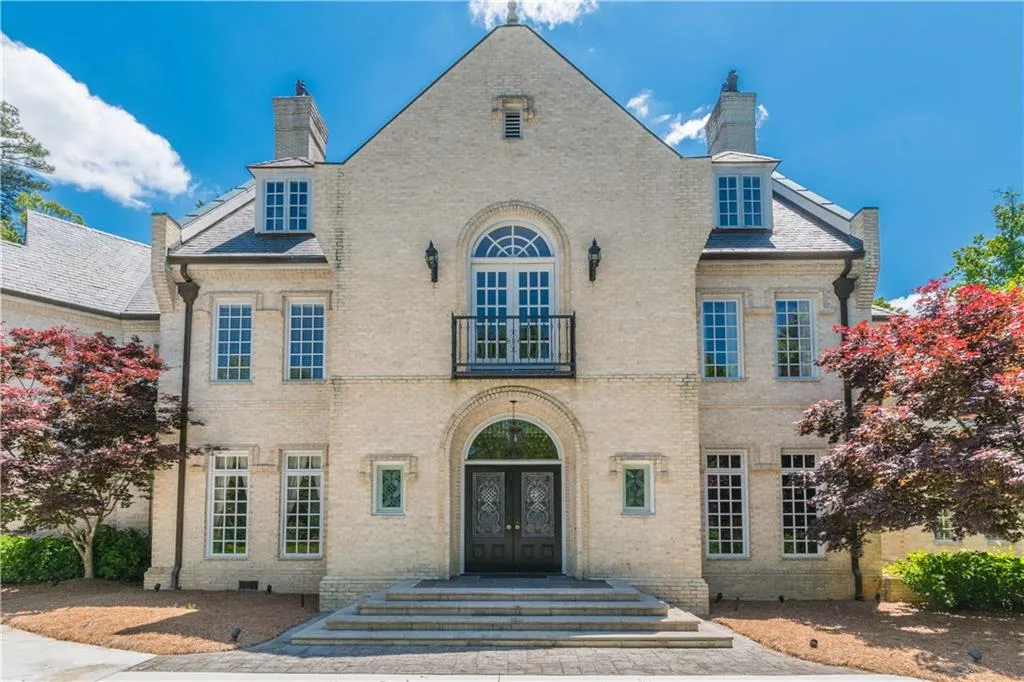 105 E Chambord Drive Nw, Sandy Springs, Georgia 30327, 6 Bedrooms Bedrooms, ,6 BathroomsBathrooms,Residential,Sold,105 E Chambord Drive Nw,6005397