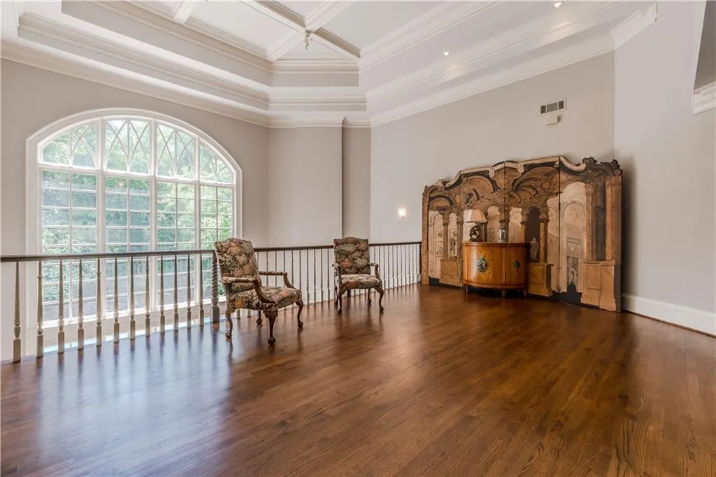 105 E Chambord Drive Nw, Sandy Springs, Georgia 30327, 6 Bedrooms Bedrooms, ,6 BathroomsBathrooms,Residential,Sold,105 E Chambord Drive Nw,6005397