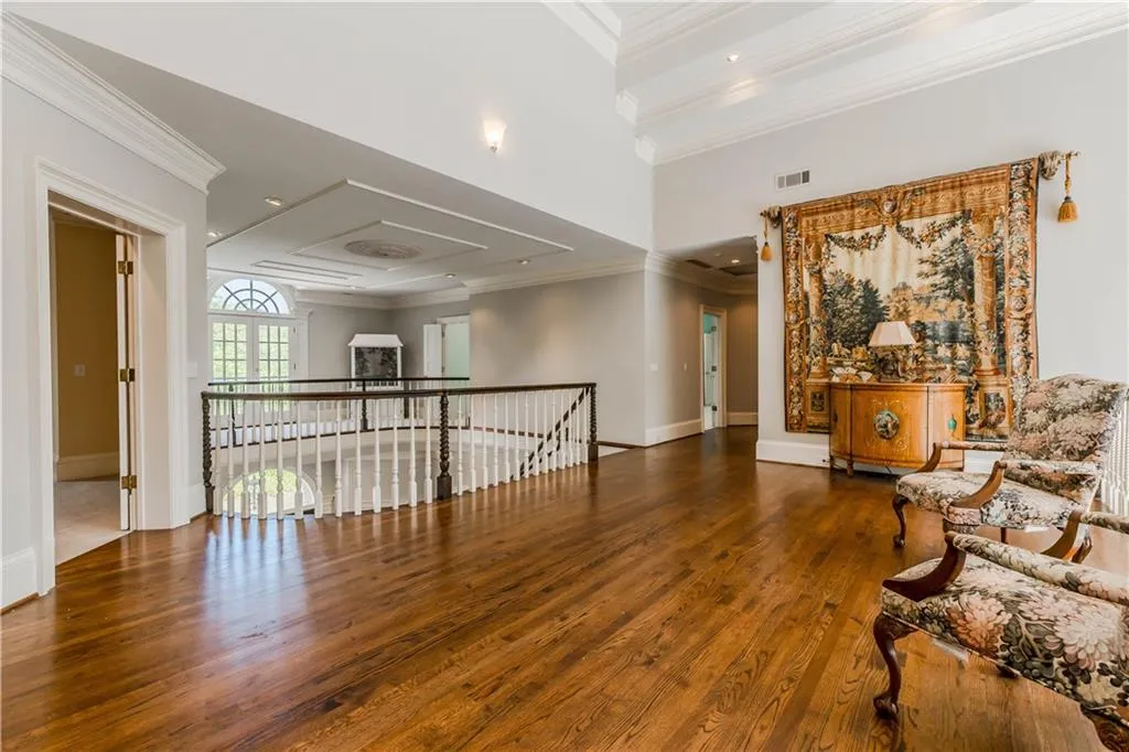 105 E Chambord Drive Nw, Sandy Springs, Georgia 30327, 6 Bedrooms Bedrooms, ,6 BathroomsBathrooms,Residential,Sold,105 E Chambord Drive Nw,6005397