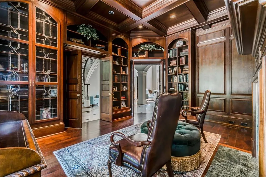 105 E Chambord Drive Nw, Sandy Springs, Georgia 30327, 6 Bedrooms Bedrooms, ,6 BathroomsBathrooms,Residential,Sold,105 E Chambord Drive Nw,6005397