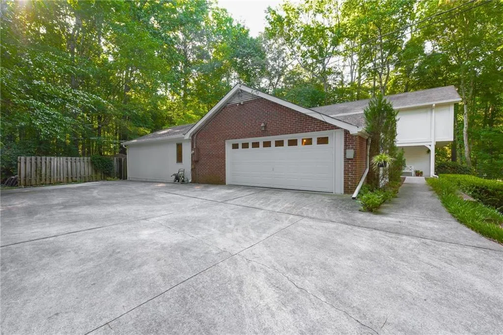 7605 Spalding Lane, Sandy Springs, Georgia 30350, 4 Bedrooms Bedrooms, ,4 BathroomsBathrooms,Residential,Sold,7605 Spalding Lane,5683521