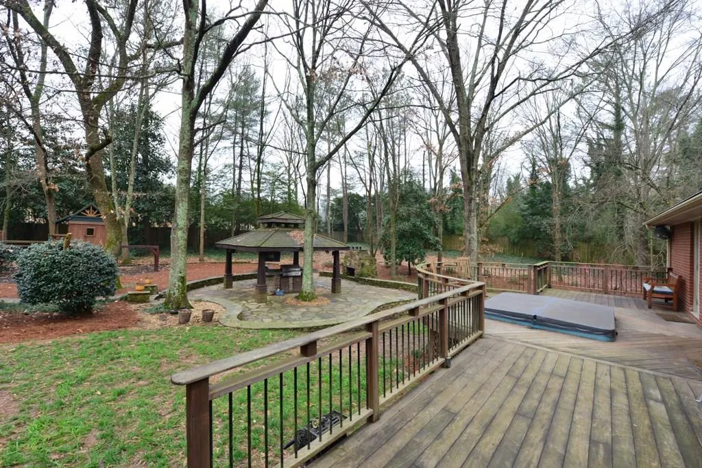 9710 Roberts Drive, Sandy Springs, Georgia 30350, 4 Bedrooms Bedrooms, ,2 BathroomsBathrooms,Residential,Sold,9710 Roberts Drive,5648918