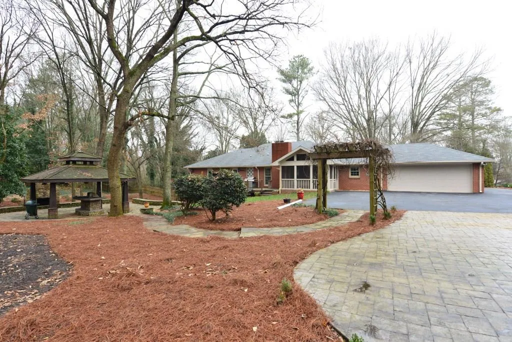 9710 Roberts Drive, Sandy Springs, Georgia 30350, 4 Bedrooms Bedrooms, ,2 BathroomsBathrooms,Residential,Sold,9710 Roberts Drive,5648918
